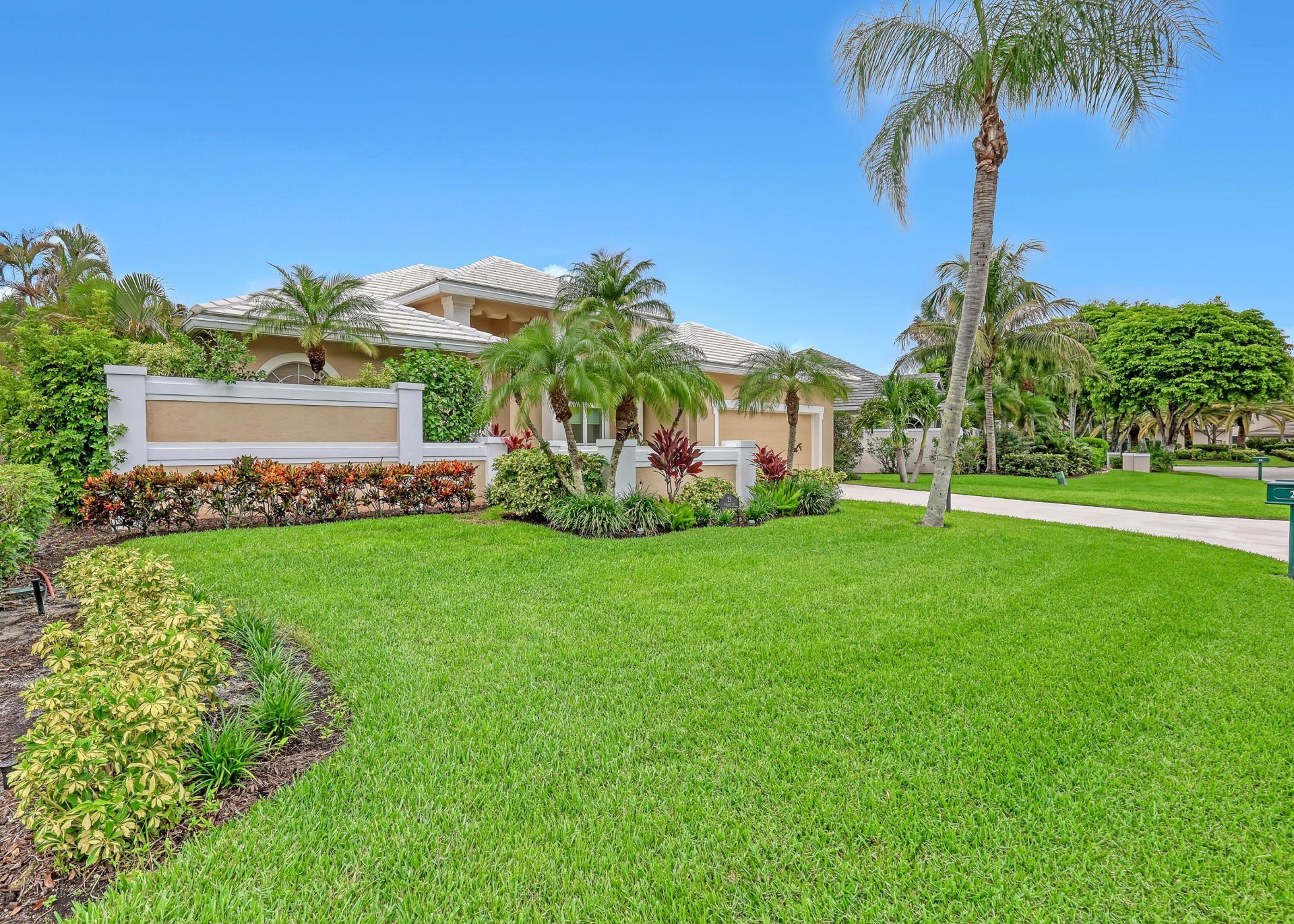 23 Windward Isle, Palm Beach Gardens, FL 33418 Photo
