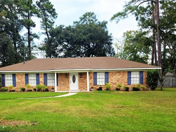 200 Yew Street, Satsuma, AL 36572