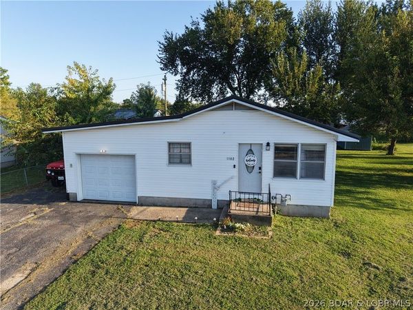 1102 Clay Street , Versailles, MO 65084