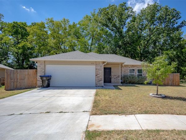 822 Highgarden Circle, Noble, OK 73068