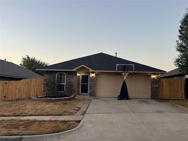 12321 SW 9th Terrace, Yukon, OK 73099