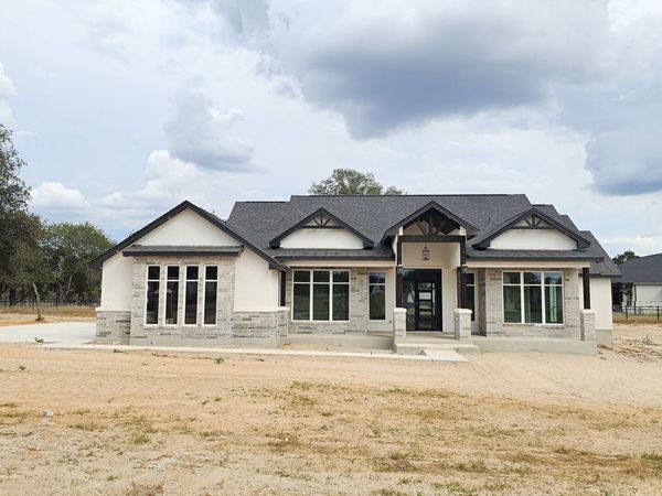 100 PIONEER TRL, Adkins, TX 78101