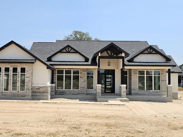 100 PIONEER TRL, Adkins, TX 78101