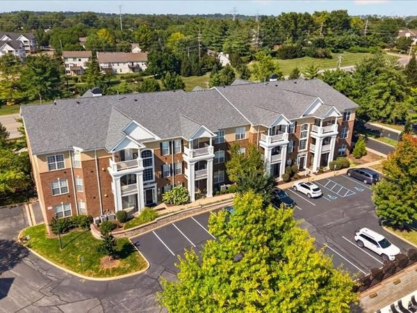 13101 Mill Crossing Court , Unit 200, Creve Coeur, MO 63141