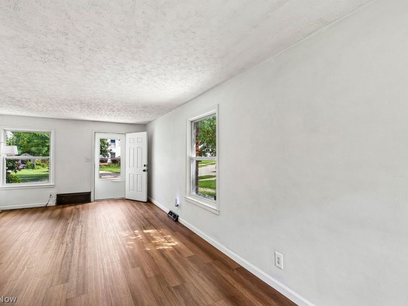 14337 Tuckahoe Avenue, Cleveland, OH 44111 Photo 12