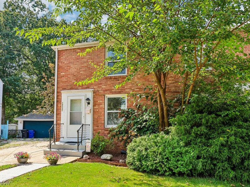 14337 Tuckahoe Avenue, Cleveland, OH 44111 Photo 2