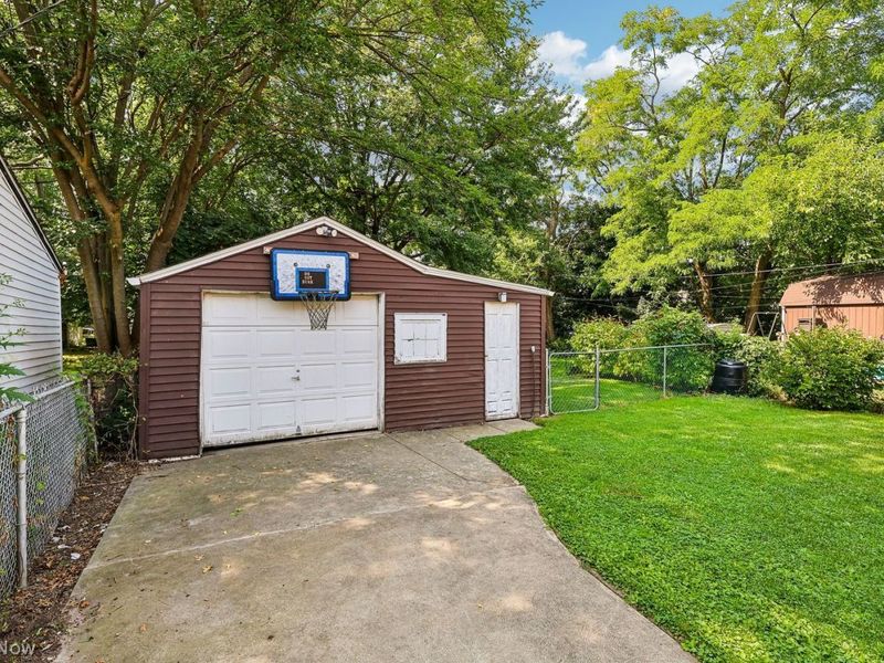 14337 Tuckahoe Avenue, Cleveland, OH 44111 Photo 26