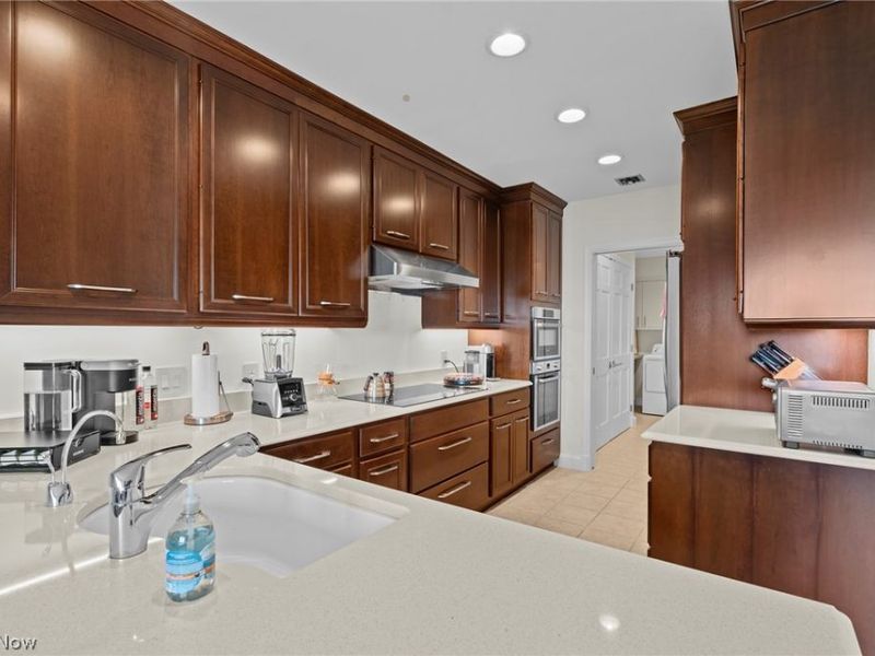 5150 Three Village Drive, Unit PHAB, Lyndhurst, OH 44124 Photo 10