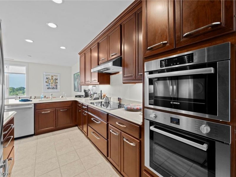 5150 Three Village Drive, Unit PHAB, Lyndhurst, OH 44124 Photo 14