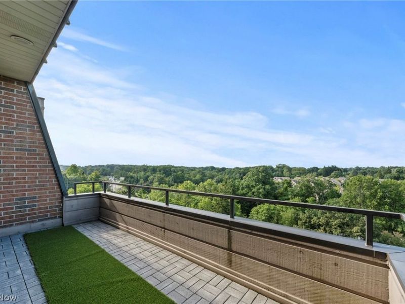 5150 Three Village Drive, Unit PHAB, Lyndhurst, OH 44124 Photo 7
