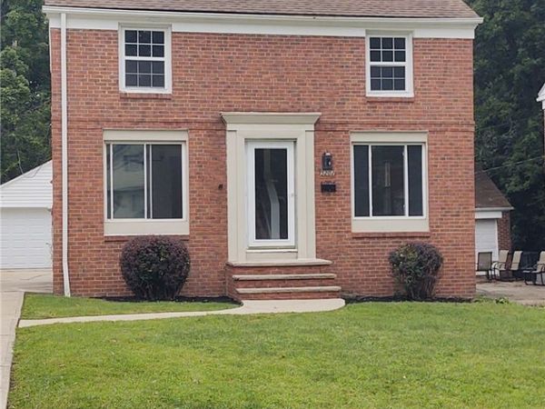 5202 Homewood Avenue , Maple Heights, OH 44137