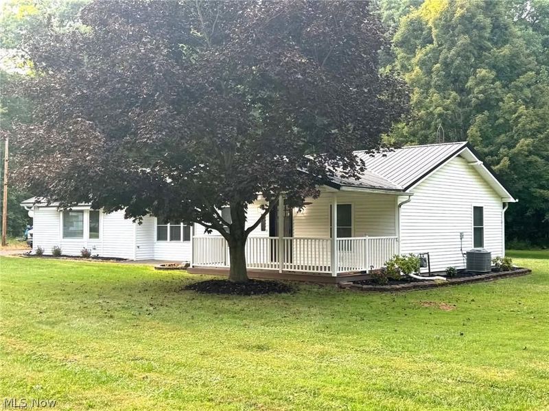 17626 Lakewood Avenue, Lake Milton, OH 44429 Photo 2