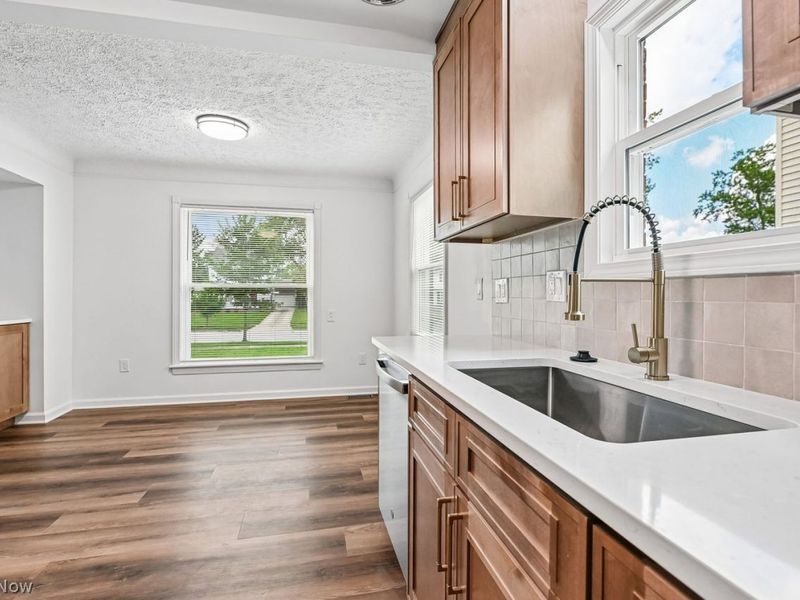 6751 Parma Park Boulevard, Parma Heights, OH 44130 Photo 6