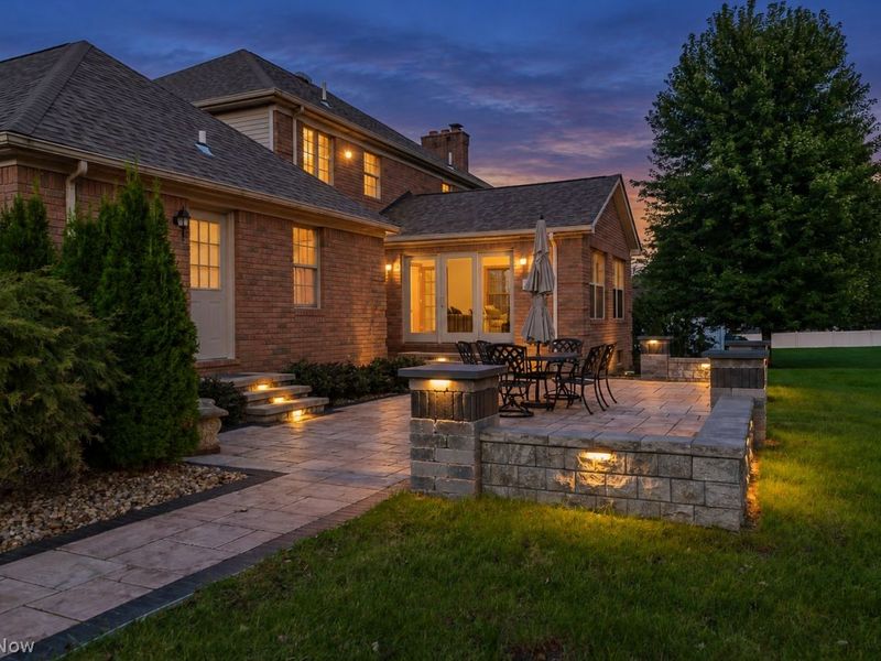 111 Kings Lane, Canfield, OH 44406 Photo 2