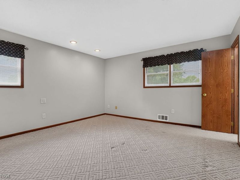 10548 Briar Hill Drive, Kirtland, OH 44094 Photo 35
