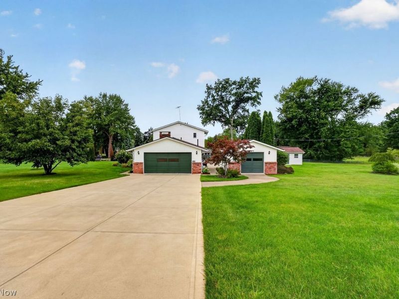 10548 Briar Hill Drive, Kirtland, OH 44094 Photo 4