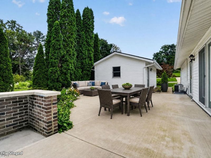 10548 Briar Hill Drive, Kirtland, OH 44094 Photo 45