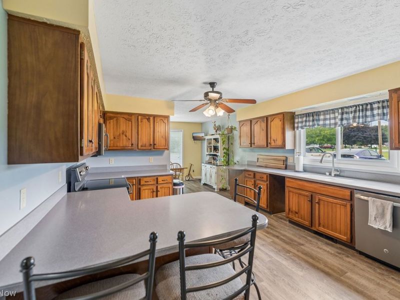7199 Murray Ridge Road, Elyria, OH 44035 Photo 6