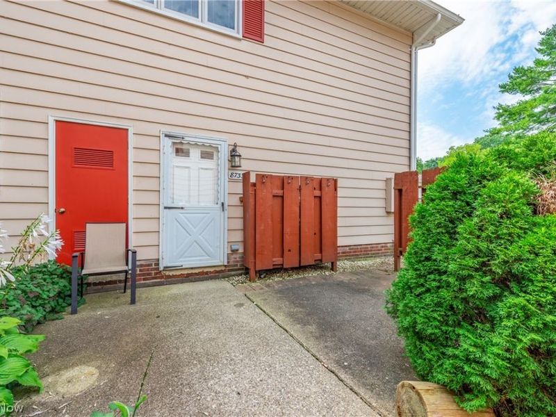 8733 Fox Rest Drive, Brecksville, OH 44141 Photo 3