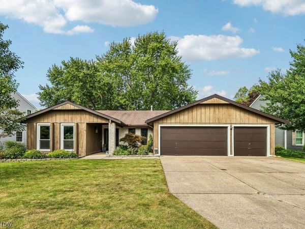 17950 Treasure Isle Circle , Strongsville, OH 44136