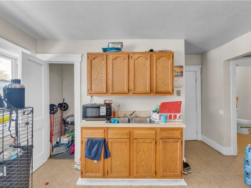 9607 Sophia Avenue, Cleveland, OH 44104 Photo 46