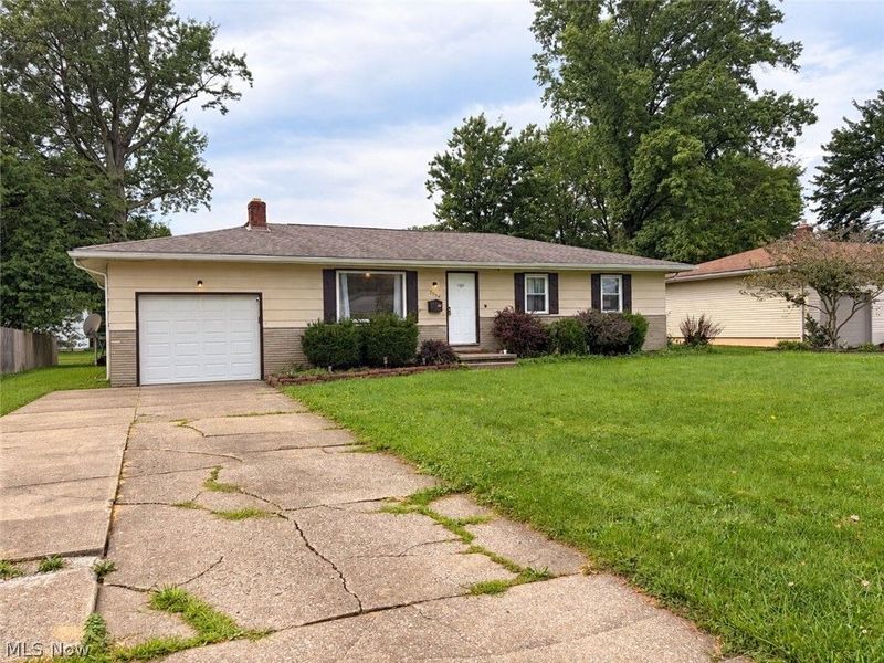 2064 Innwood Drive, Austintown, OH 44515 Photo 2