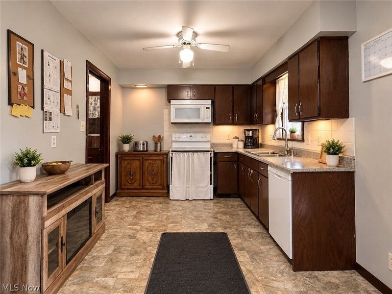 2064 Innwood Drive, Austintown, OH 44515 Photo 5