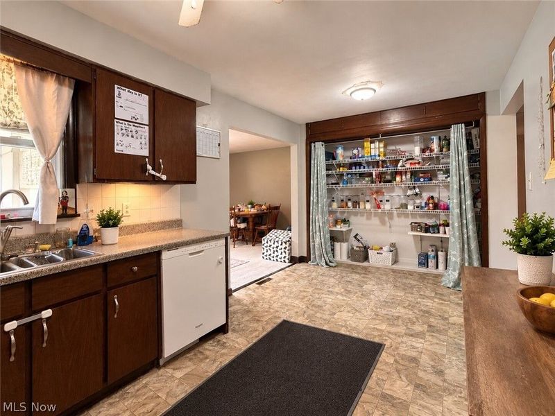 2064 Innwood Drive, Austintown, OH 44515 Photo 7