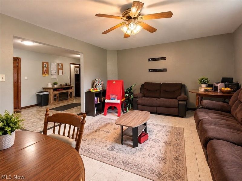 2064 Innwood Drive, Austintown, OH 44515 Photo 9