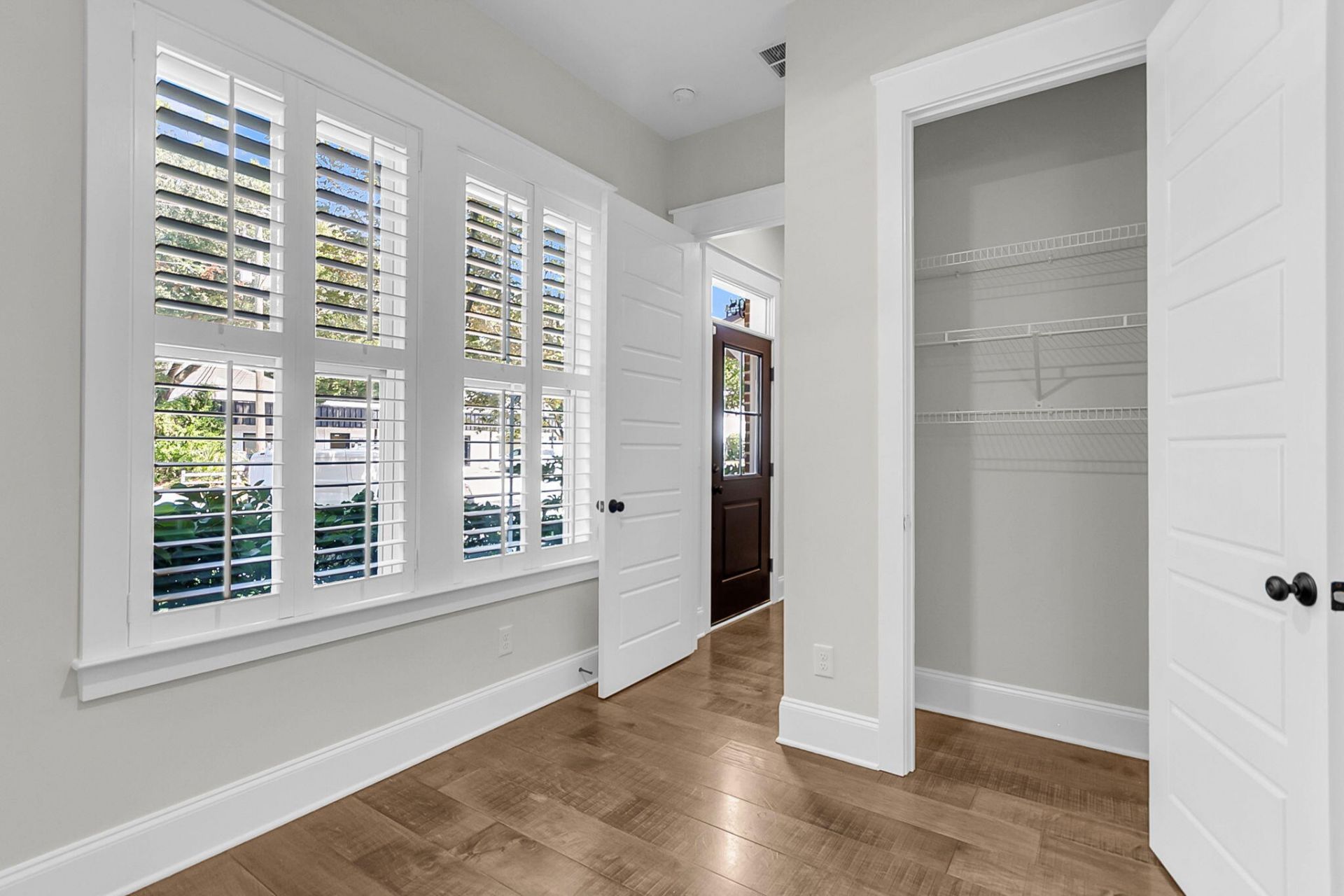 98 Vincent Drive Photo 12