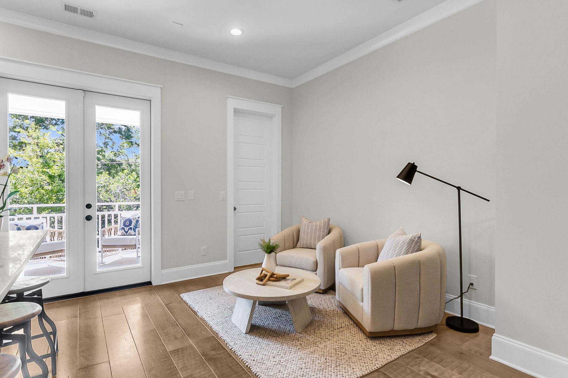 98 Vincent Drive Photo 24