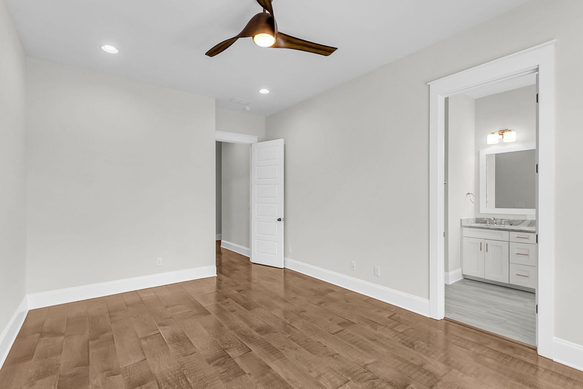 98 Vincent Drive Photo 36