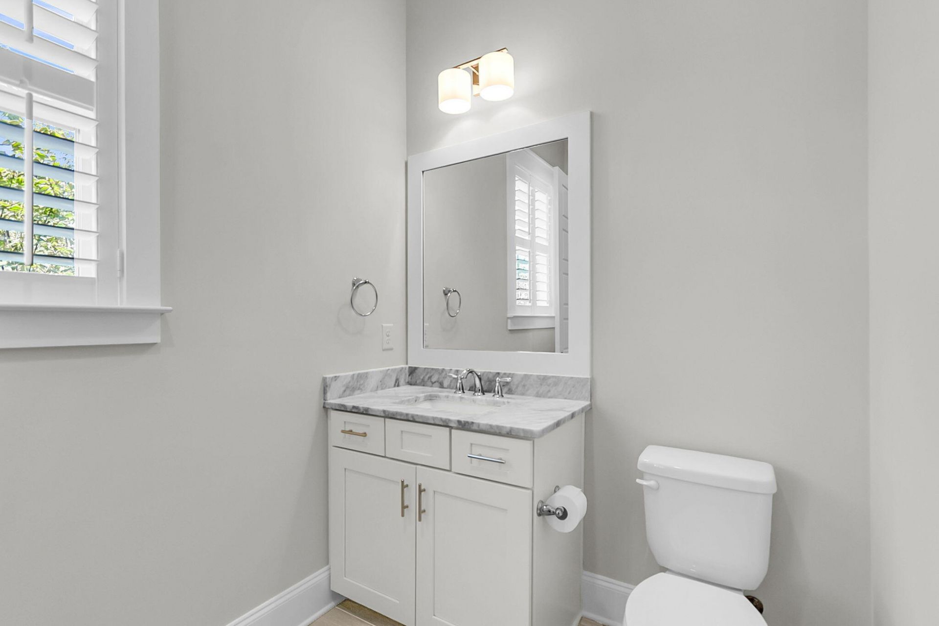 98 Vincent Drive Photo 44