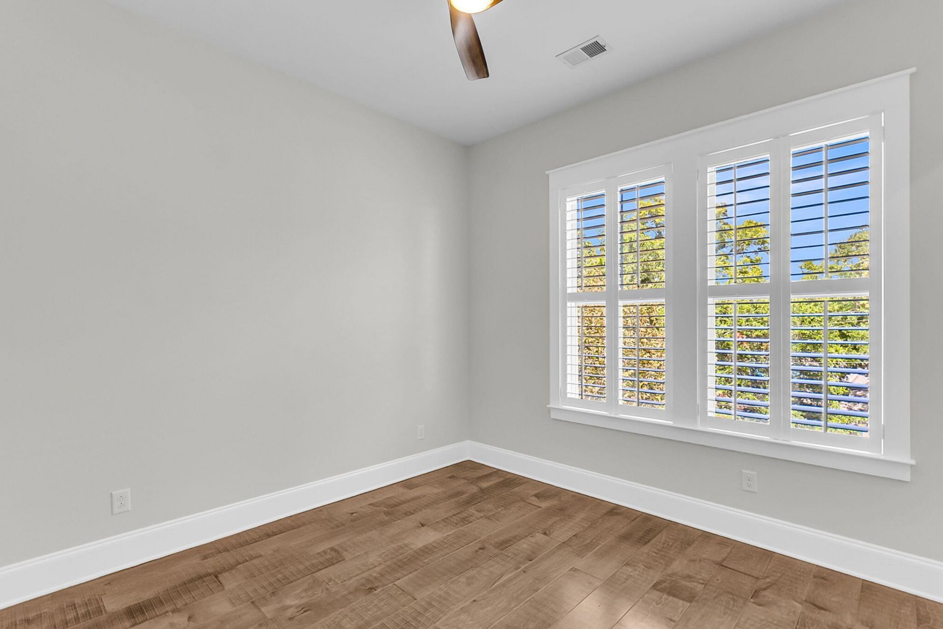 98 Vincent Drive Photo 47