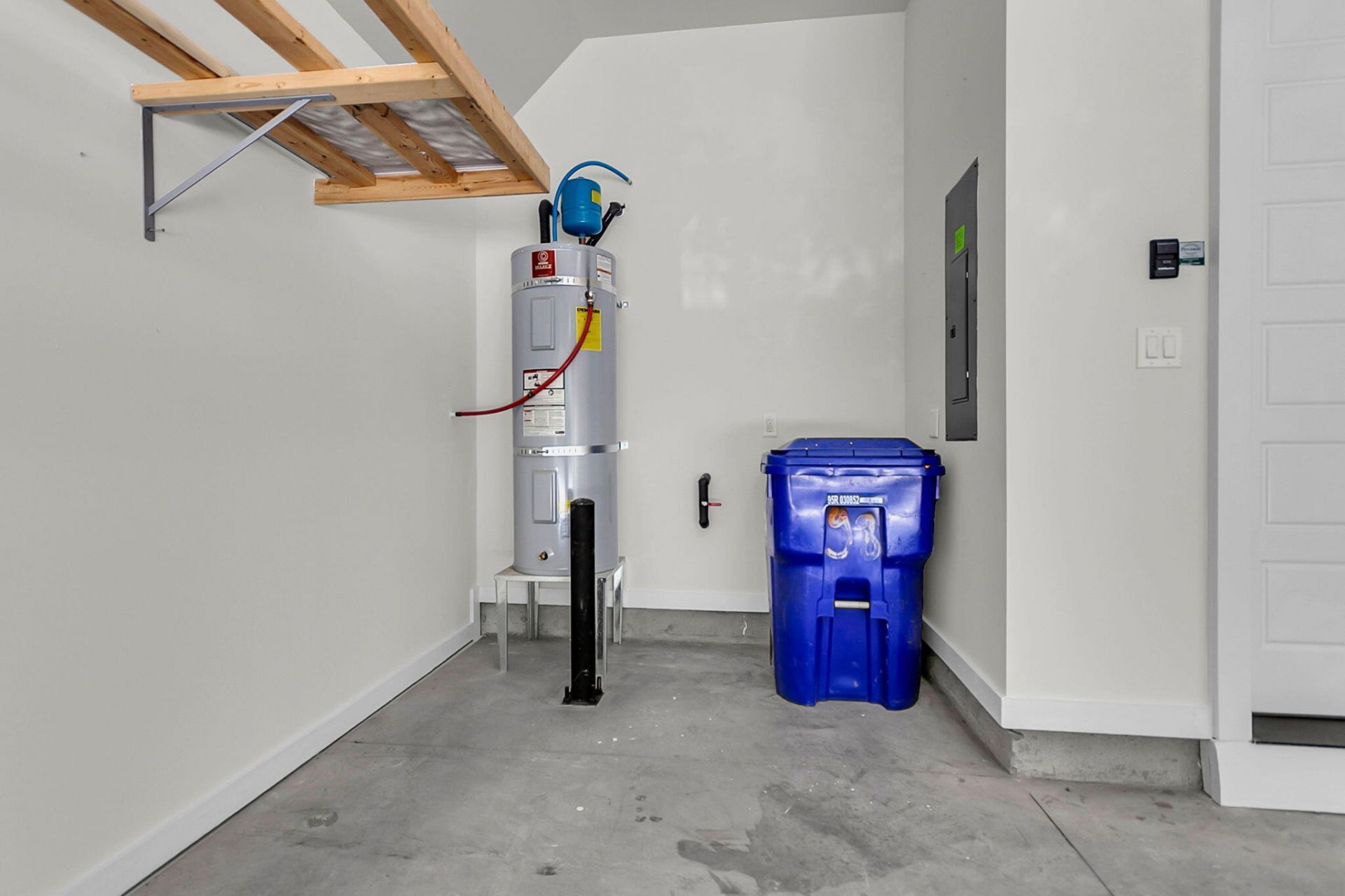 98 Vincent Drive Photo 54