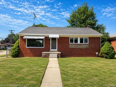24805 Johnston Avenue , Eastpointe, Mi 48021