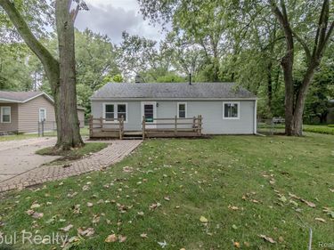 20823 Hugo Street , Farmington Hills, Mi 48336