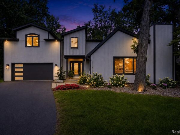 4870 Gallagher Boulevard , Hamburg Township, Mi 48189