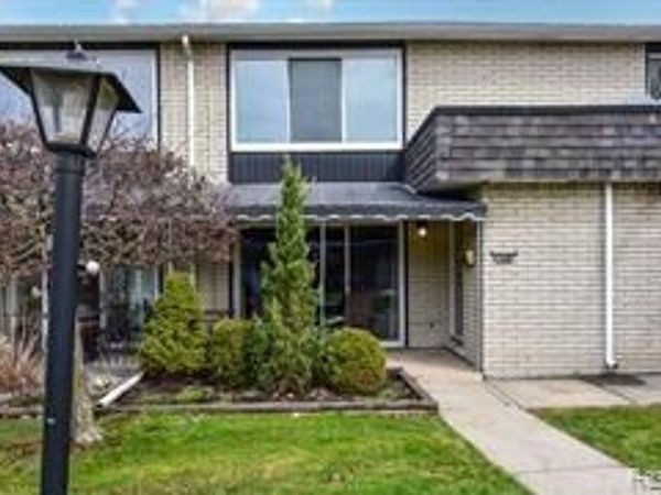 8272 Karam Boulevard , Warren, Mi 48093