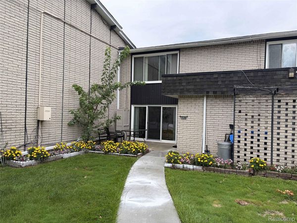 8272 Karam Boulevard, Unit 4, Warren, Mi 48093
