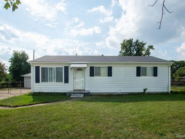 33711 Floyd Street , Clinton Township, Mi 48035
