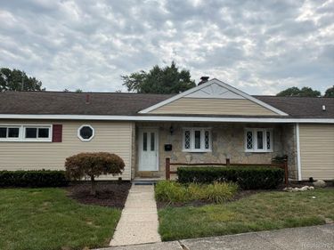 32223 Woodbrook Drive, Wayne, Mi 48184