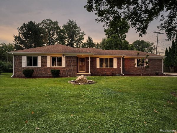 45440 Wakefield Street , Shelby Township, Mi 48317