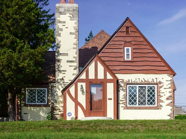 260 Cherokee Road , Pontiac, Mi 48341