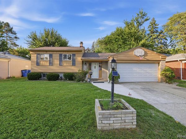 4661 N Tuxedo Drive , Warren, Mi 48092