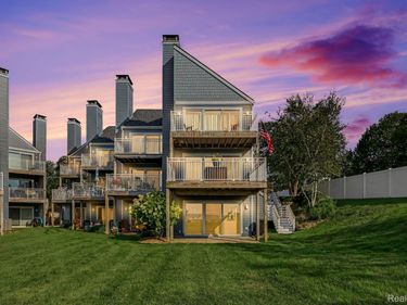 215 North Shore Drive, Unit 1, South Haven, Mi 49090