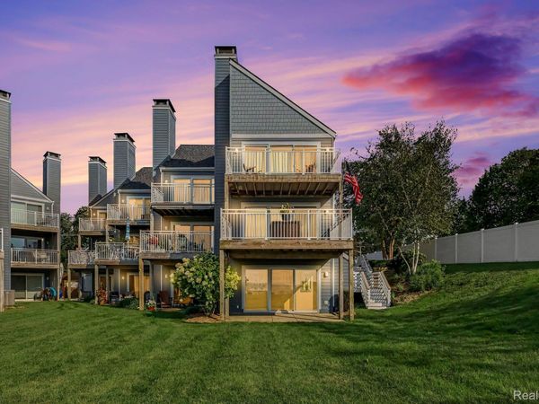 215 North Shore Drive, Unit 1, South Haven, Mi 49090