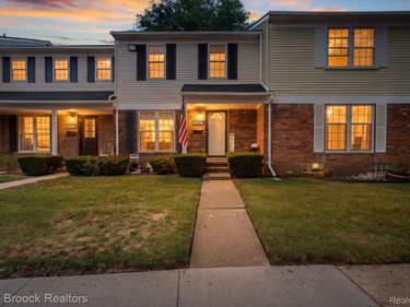 36467 Park Place Drive, Unit 64, Sterling Heights, Mi 48310