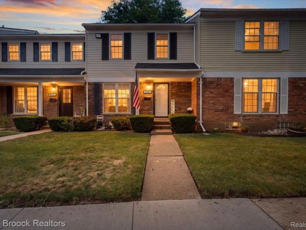 36467 Park Place Drive, Unit 64, Sterling Heights, Mi 48310