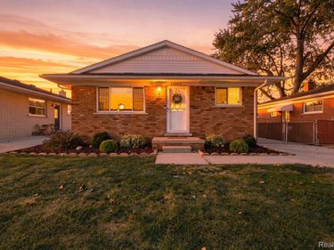 29069 Denison Street , Gibraltar, Mi 48173